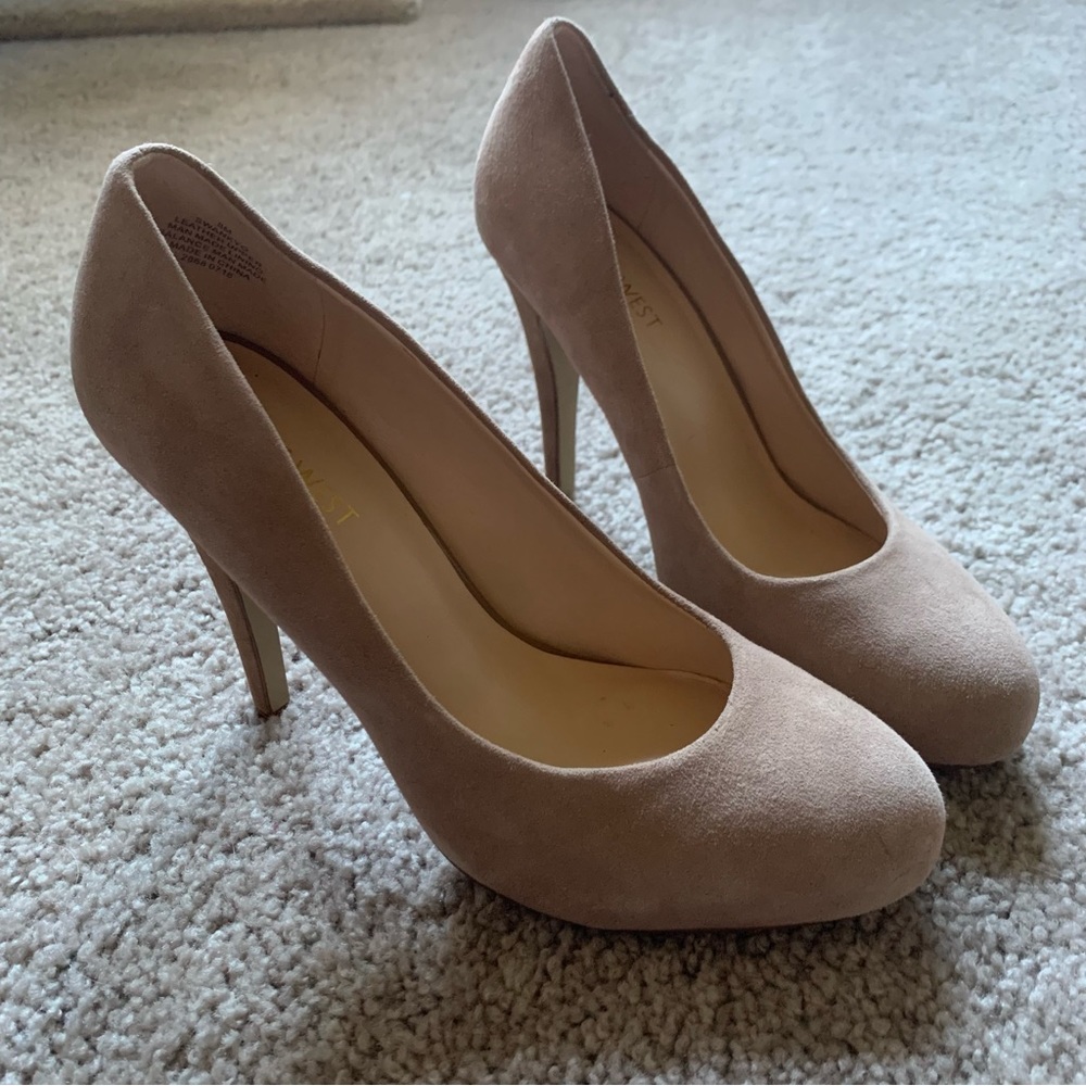 Nine West Gray/Beige Suede Heels